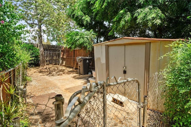 6435 Norwood Ave, Riverside, CA 92505 - view of yard with a storage shed