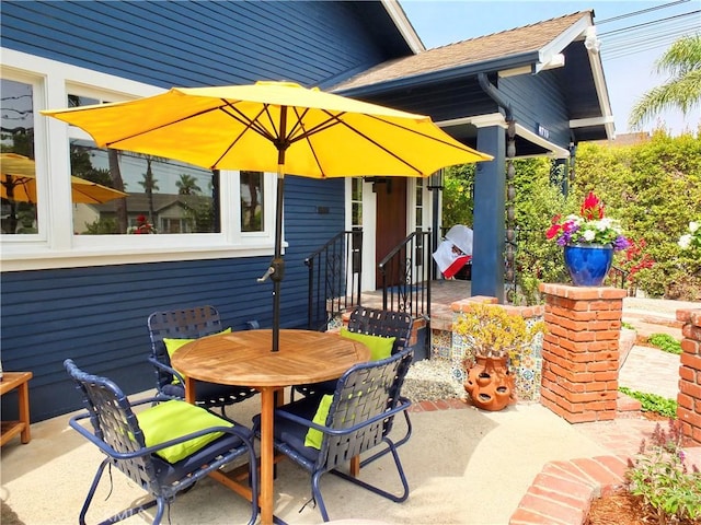 4719 E E Colorado St, Long Beach, CA 90814 - view of patio / terrace featuring outdoor dining space