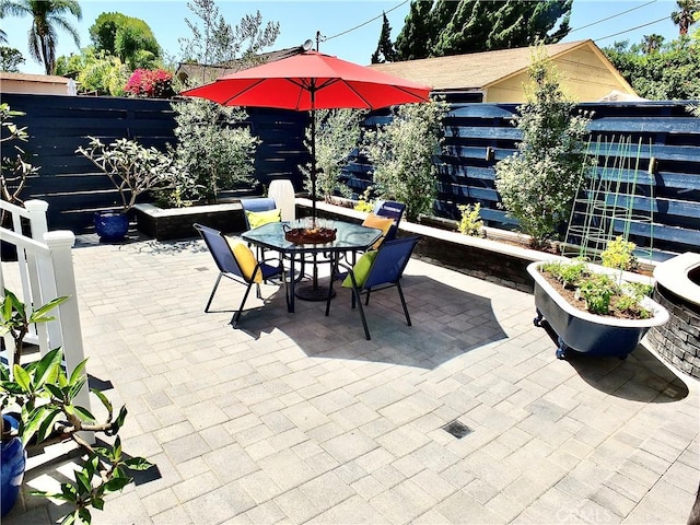 4719 E E Colorado St, Long Beach, CA 90814 - view of patio / terrace with outdoor dining area