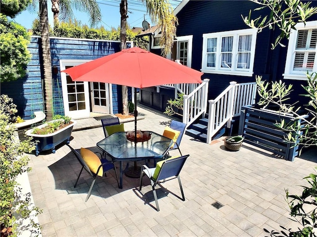 4719 E E Colorado St, Long Beach, CA 90814 - view of patio / terrace featuring outdoor dining space