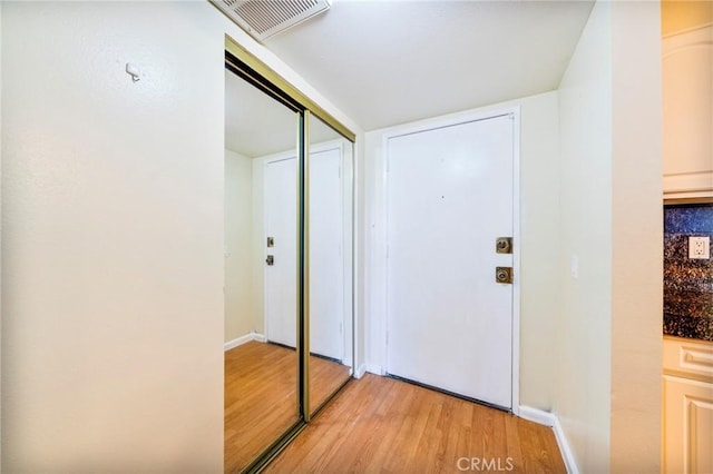 981 S St Andrews Pl Unit 104, Los Angeles, CA 90019 - hall featuring light wood-type flooring and baseboards