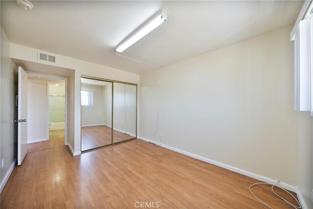 981 S St Andrews Pl Unit 104, Los Angeles, CA 90019 - unfurnished bedroom featuring light wood-style flooring and a closet