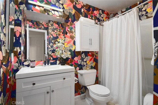 4900 Overland Ave Unit 130, Culver City, CA 90230 - full bath featuring wallpapered walls, vanity, and a shower with shower curtain