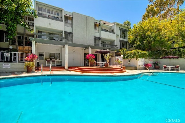 4900 Overland Ave Unit 130, Culver City, CA 90230 - community pool with a patio