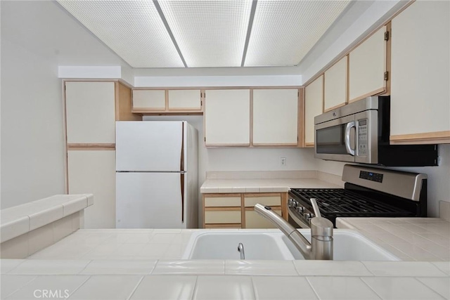 4240 Lost Hills Rd Unit 2205, Calabasas, CA 91301 - kitchen featuring stainless steel appliances and tile counters