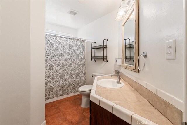 14296 Bieri St, Mojave, CA 93501 - full bathroom featuring vanity, a shower with curtain, and tile patterned flooring