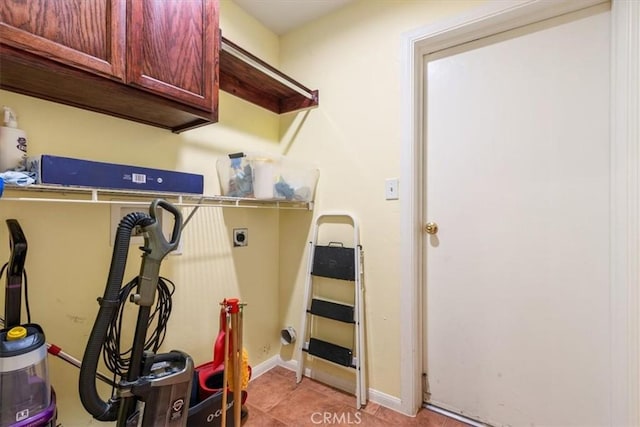 14296 Bieri St, Mojave, CA 93501 - exercise area with light tile patterned floors and baseboards