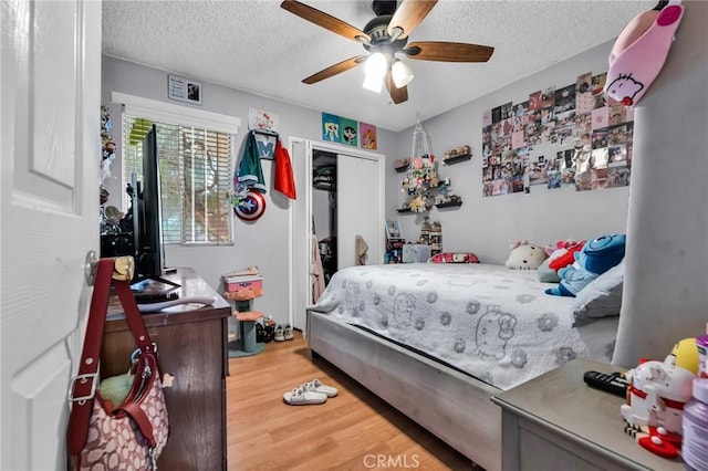 2660 Newell St, County Los Angeles, CA 90039 - bedroom with light wood-type flooring, a textured ceiling, a closet, and a ceiling fan