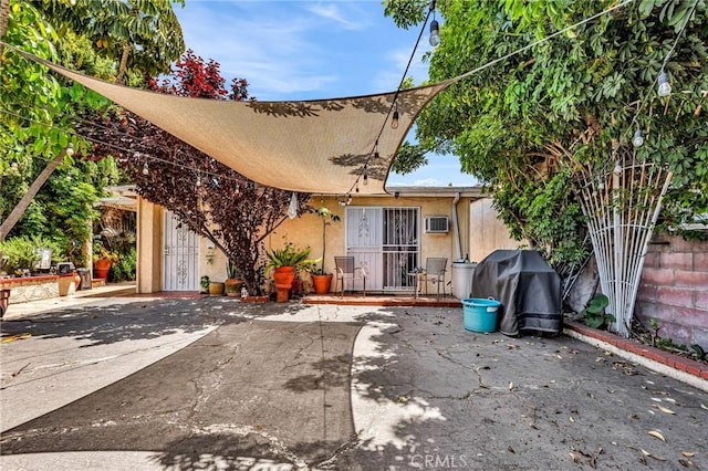 2660 Newell St, County Los Angeles, CA 90039 - view of front of house with stucco siding and a patio