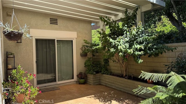 3001 Via Buena Vis Unit C, Laguna Woods, CA 92637 - entrance to property featuring a patio and stucco siding