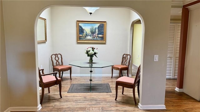 3001 Via Buena Vis Unit C, Laguna Woods, CA 92637 - living area featuring arched walkways and wood finished floors