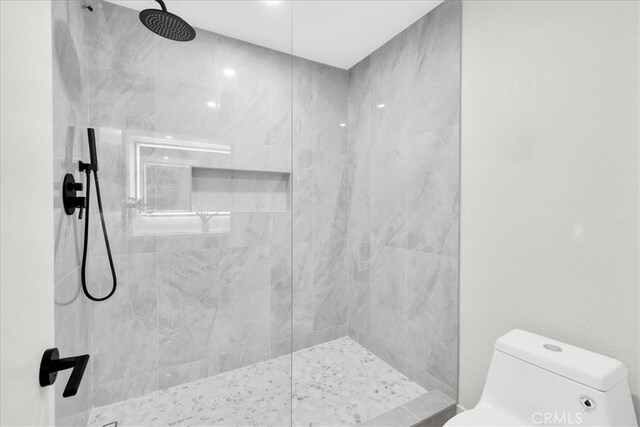 42407 Liolios Dr, Palm Desert, CA 92211 - bathroom featuring toilet and a walk in shower