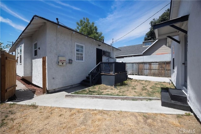 147114711/2 E 41st Pl, Los Angeles, CA 90011 - back of property with stucco siding