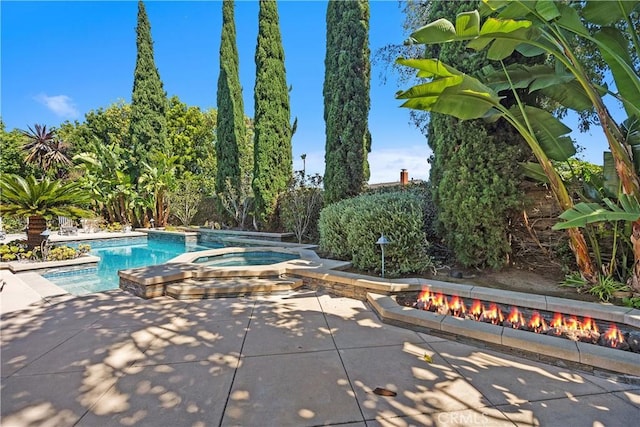 24002 Plover Ln, Laguna Niguel, CA 92677 - view of pool featuring a patio area, an outdoor fire pit, and a pool with connected hot tub