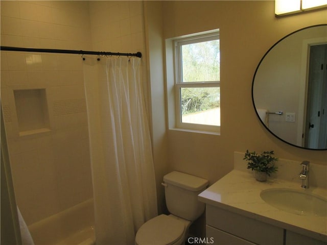 7906 Curbaril Ave, Atascadero, CA 93422 - full bath with vanity and shower / bath combo