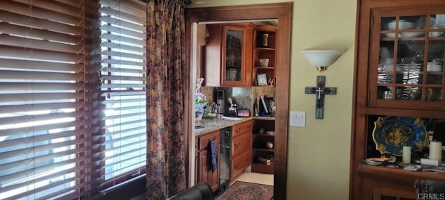 1320 Granada Ave, San Diego, CA 92102 - bar featuring healthy amount of natural light and backsplash