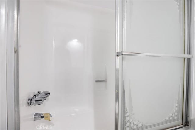 2536 Bryn Mawr Ln, Riverside, CA 92507 - full bath featuring an enclosed shower