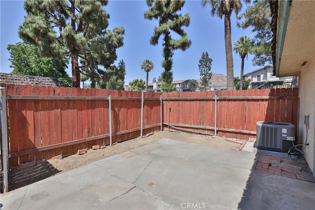 2536 Bryn Mawr Ln, Riverside, CA 92507 - fenced backyard featuring a patio area