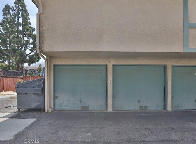 2536 Bryn Mawr Ln, Riverside, CA 92507 - view of garage