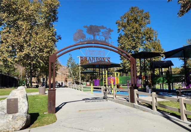 26261 Veva Way, Calabasas, CA 91302 - view of property's community