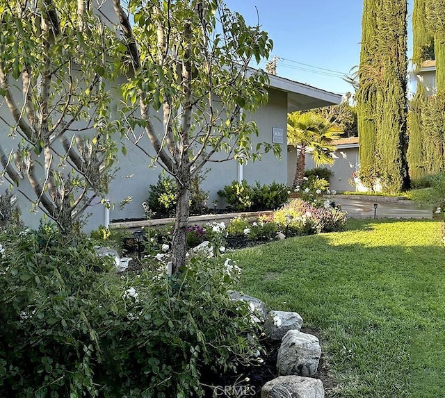 26261 Veva Way, Calabasas, CA 91302 - view of green lawn