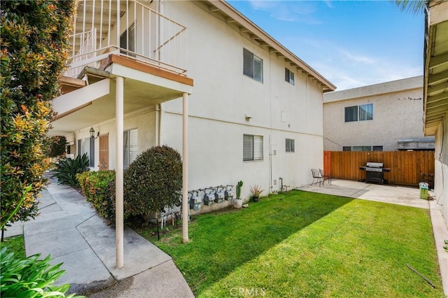 1900 Vanderbilt Ln, Redondo Beach, CA 90278 - view of side of property with a patio area and stucco siding