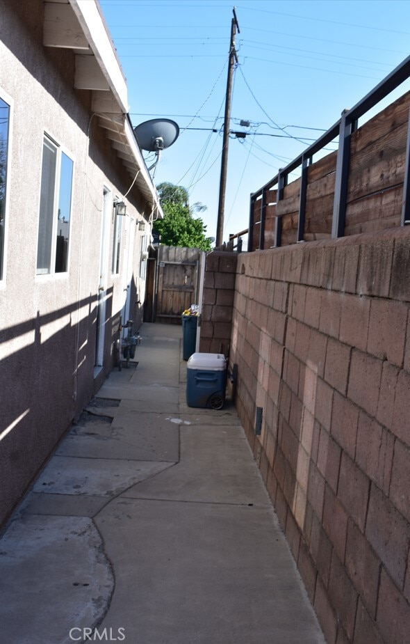 356 S S St, Rialto, CA 92376 - view of patio / terrace