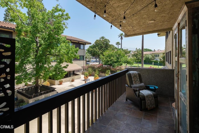 111 S Orange Grove Blvd Unit 203, Pasadena, CA 91105 - balcony with a residential view