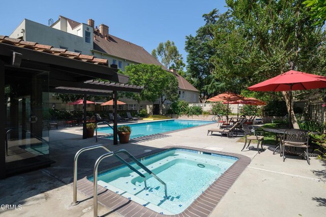 111 S Orange Grove Blvd Unit 203, Pasadena, CA 91105 - community pool with a hot tub, a patio area, and a pergola