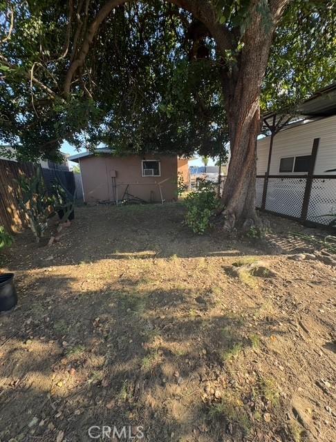 9167 Citrus Ave, Fontana, CA 92335 - view of yard