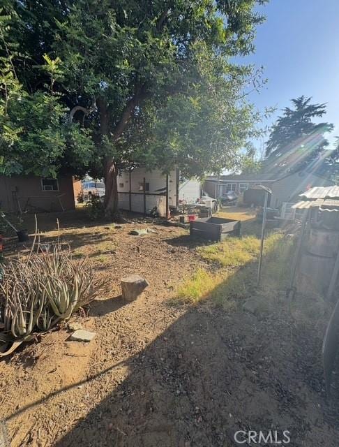 9167 Citrus Ave, Fontana, CA 92335 - view of yard