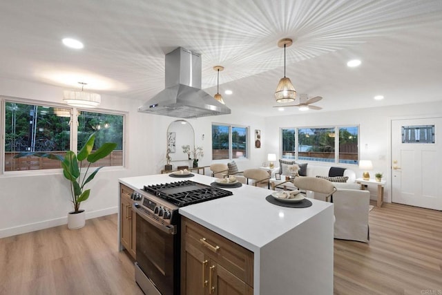 709 Puebla St, Encinitas, CA 92024 - kitchen featuring range hood, gas range, decorative light fixtures, light wood finished floors, and recessed lighting