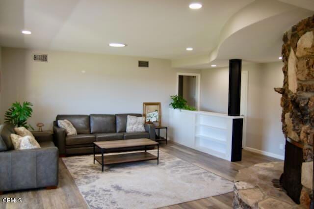 691 Via Ondulando, Ventura, CA 93003 - living room with recessed lighting and wood finished floors