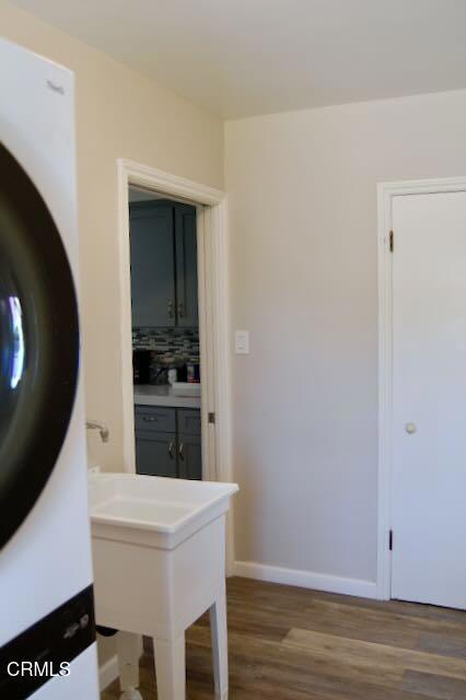 691 Via Ondulando, Ventura, CA 93003 - laundry area featuring wood finished floors and washer / clothes dryer