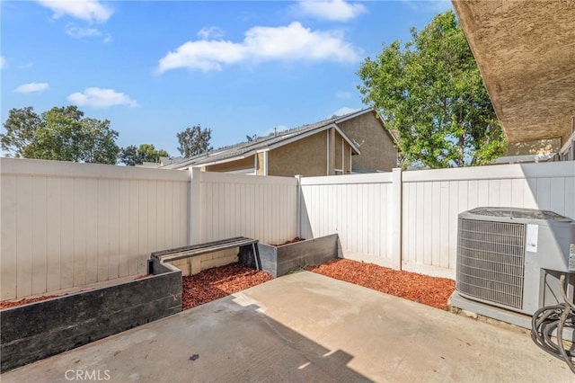2321 S Magnolia Ave Unit 6E, Ontario, CA 91762 - fenced backyard featuring a patio area