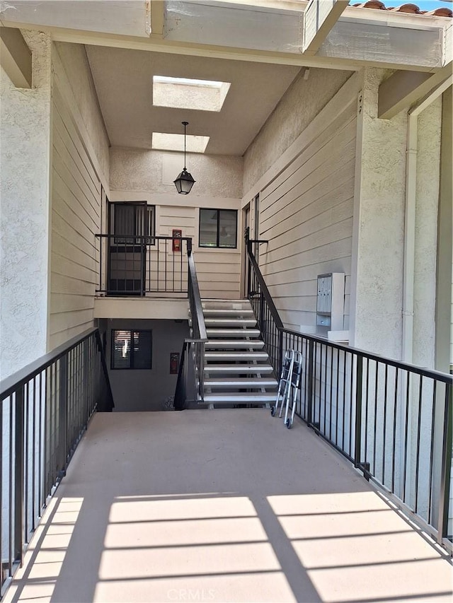 3144 Via Vis Unit Q, Laguna Woods, CA 92637 - property entrance featuring stucco siding and a balcony