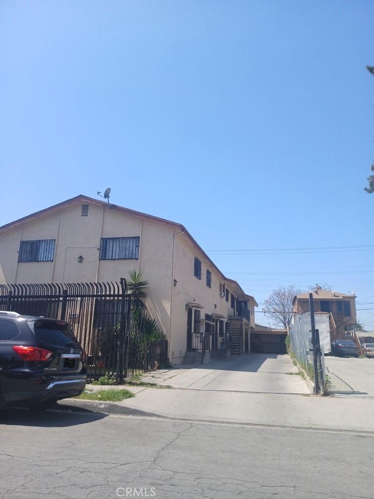 6027 Makee Ave, Los Angeles, CA 90001 - view of front of home featuring stucco siding