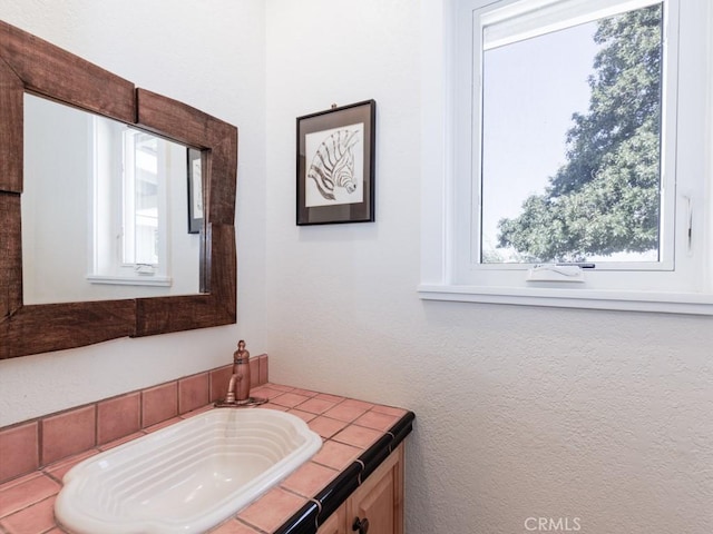 7491 Kingsbury Rd, Templeton, CA 93465 - bathroom with vanity