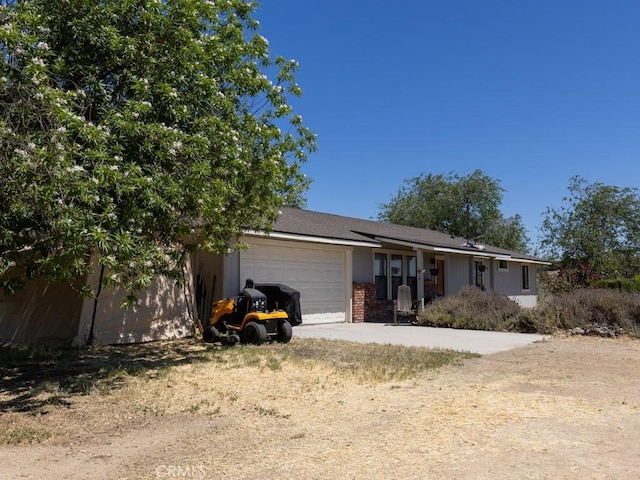 7491 Kingsbury Rd, Templeton, CA 93465 - ranch-style house with a garage, driveway, and brick siding