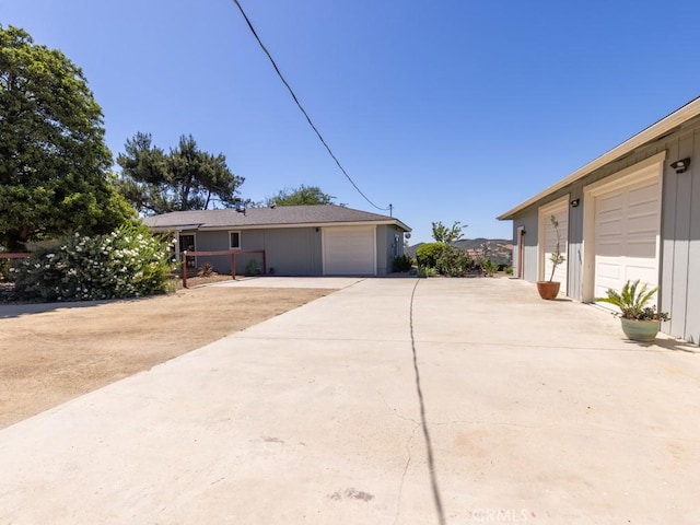 7491 Kingsbury Rd, Templeton, CA 93465 - view of side of home featuring a garage
