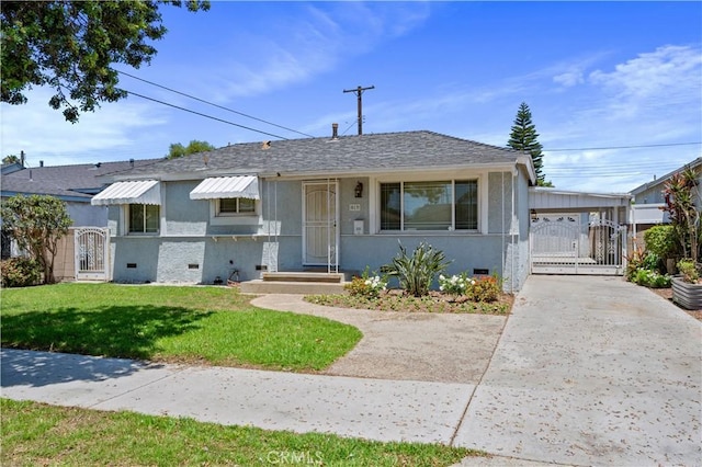 513 W D St, Wilmington, CA 90744 - bungalow-style house featuring a gate, driveway, a carport, and crawl space