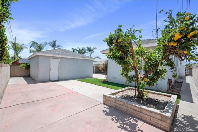 513 W D St, Wilmington, CA 90744 - fenced backyard featuring a patio and an outbuilding