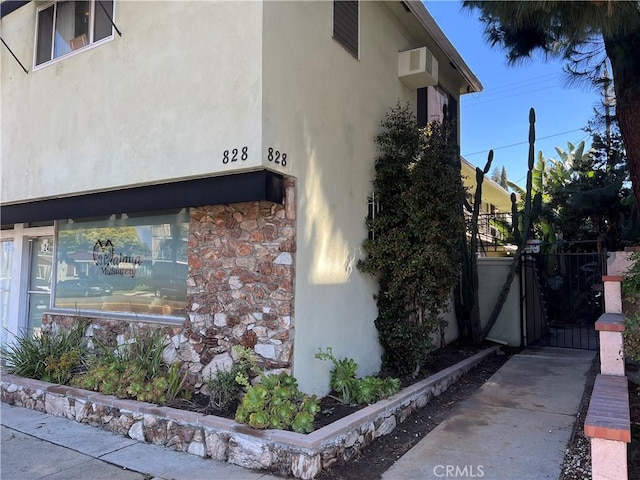 824 Redondo Ave, Long Beach, CA 90804 - view of side of home with stucco siding and a gate