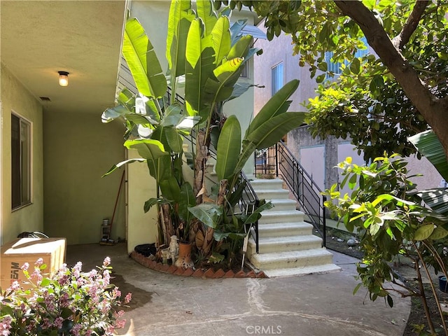 824 Redondo Ave, Long Beach, CA 90804 - doorway to property featuring stucco siding and a patio area