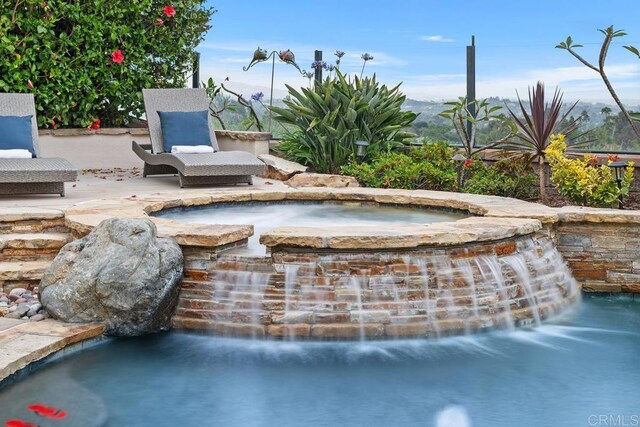 7603 Circulo Sequoia, Carlsbad, CA 92009 - view of swimming pool featuring a pool with connected hot tub