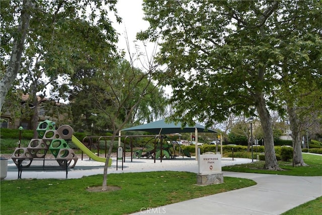 21 Veneto Ln, Aliso Viejo, CA 92656 - view of community featuring a lawn