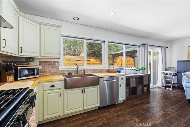 27763 Sequoia Glen Dr, Valencia, CA 91354 - kitchen featuring stainless steel appliances, butcher block countertops, dark wood-style floors, decorative backsplash, and recessed lighting