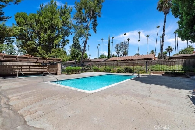 2747 Persimmon Pl, Riverside, CA 92506 - community pool with a patio