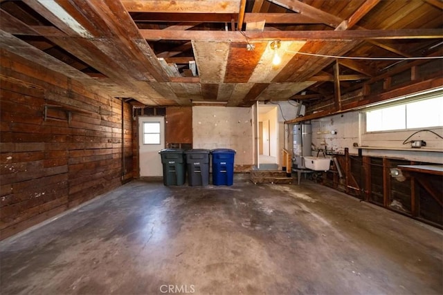 11815 Rimrock Dr, La Mirada, CA 90638 - garage with a sink and water heater