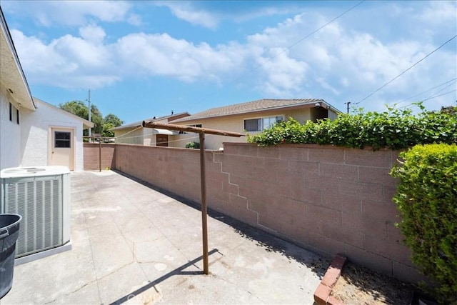 11815 Rimrock Dr, La Mirada, CA 90638 - fenced backyard with a patio